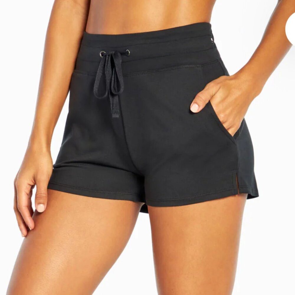 NWT Markia Shorts in Mona Style in Black. Size M Medium.